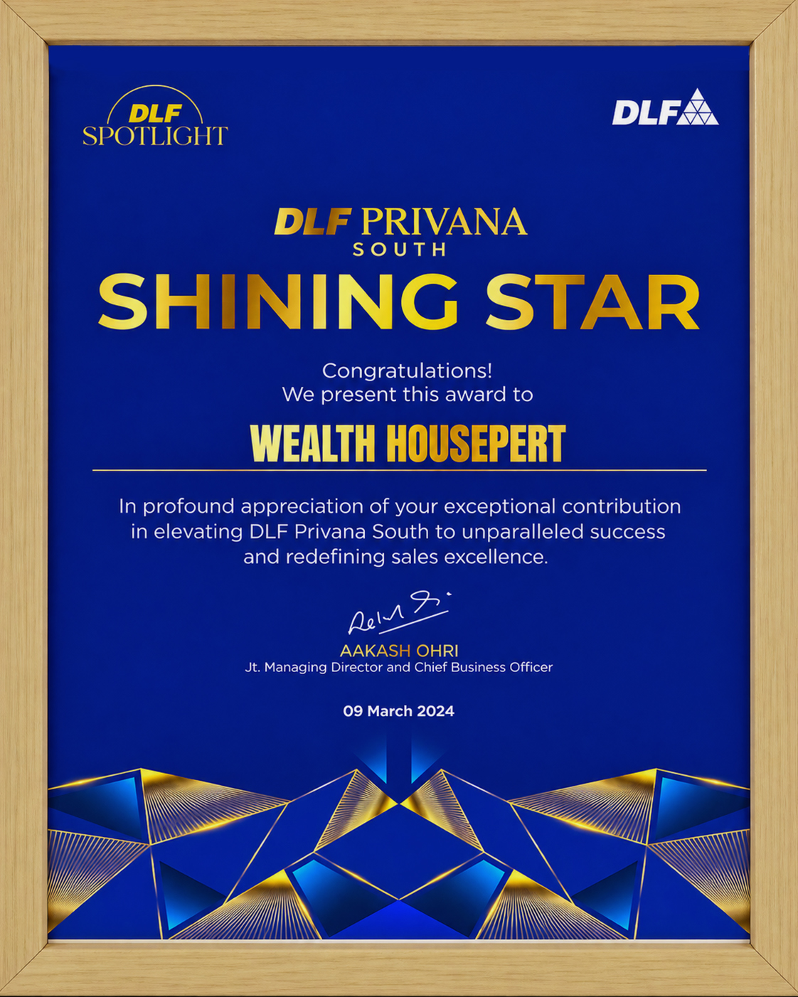 DLF Privana South Shining Star award presented to Wealth Housepert